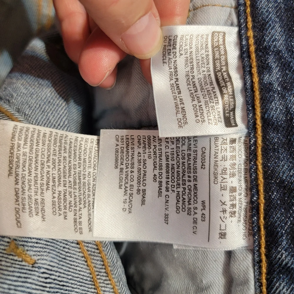 Levi's 501 Button Fly Medium Wash Mens Jeans Straight Leg‎ Size 42w/in30